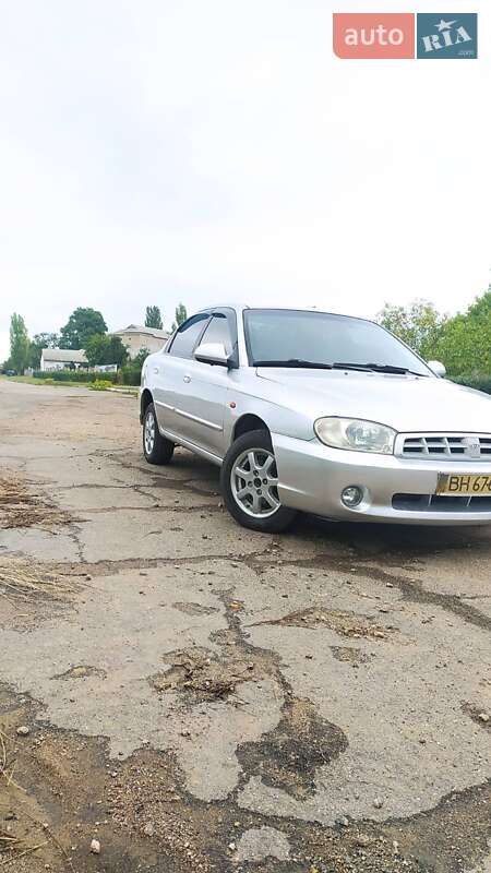 Седан Kia Sephia 2003 в Николаеве