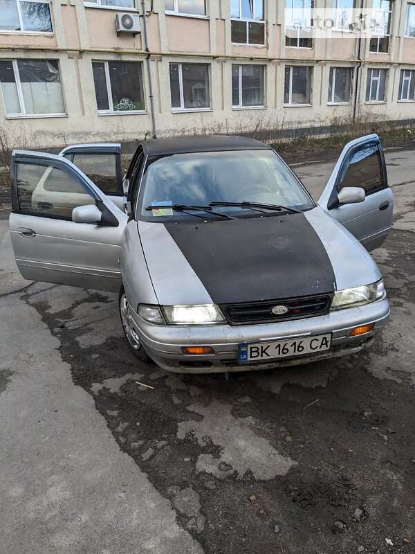 Седан Kia Sephia 1994 в Ровно