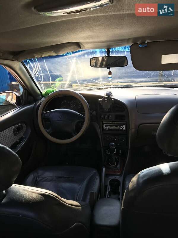 Седан Kia Sephia 1998 в Татарбунарах