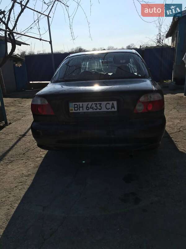 Седан Kia Sephia 1998 в Татарбунарах