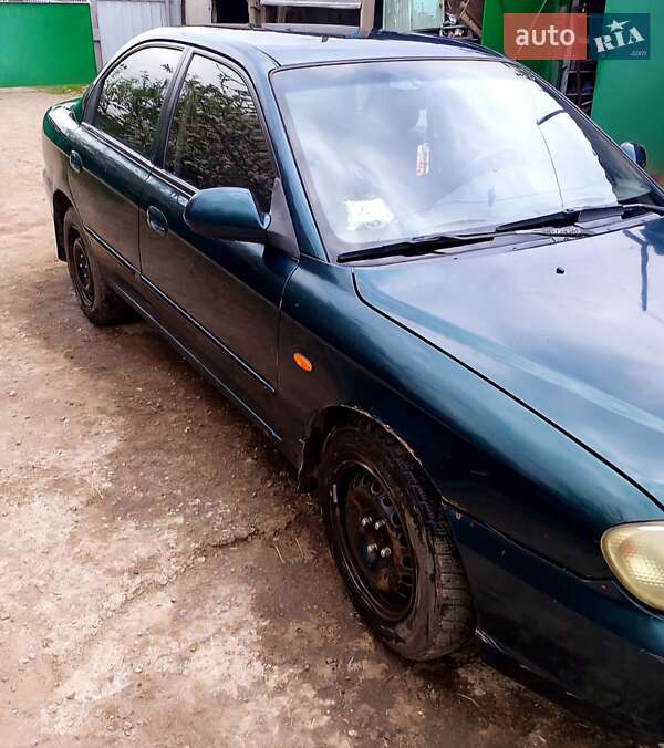 Седан Kia Sephia 2004 в Синельниковому