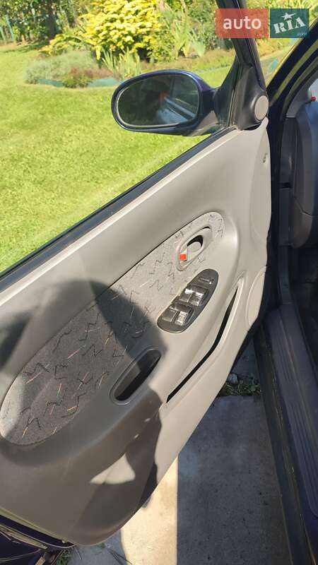 Седан Kia Sephia 2000 в Чернигове