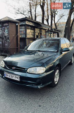 Седан Kia Sephia 1998 в Одессе