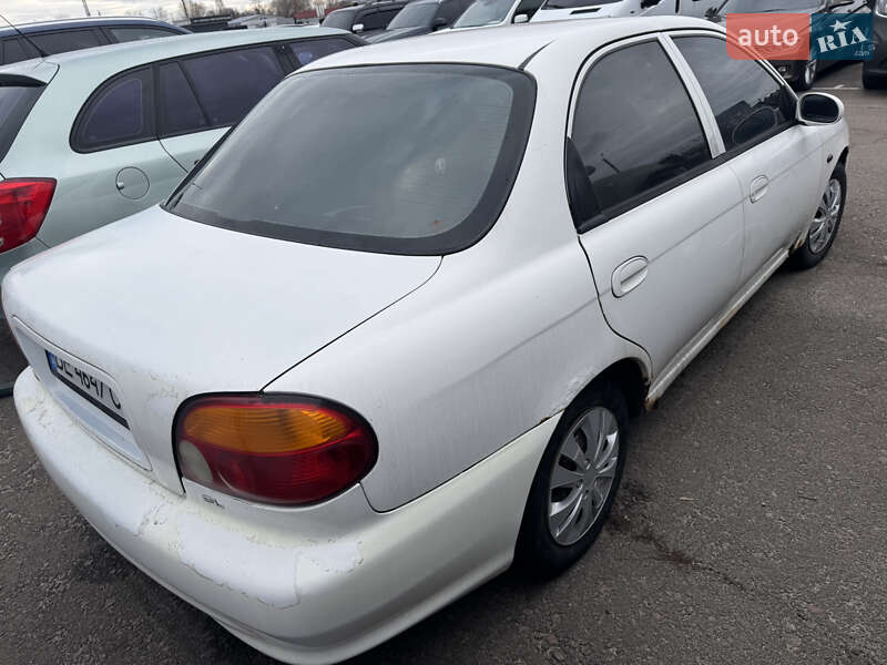 Седан Kia Sephia 2001 в Києві