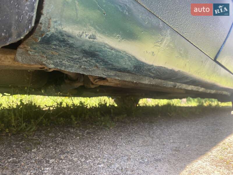 Седан Kia Sephia 1994 в Малині