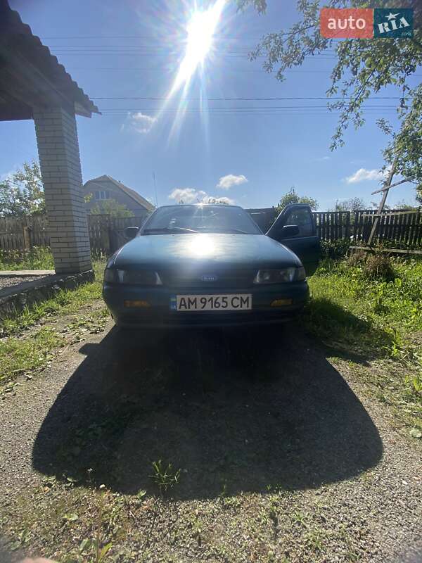 Седан Kia Sephia 1994 в Малині