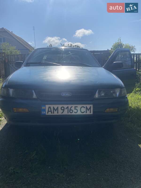 Седан Kia Sephia 1994 в Малині