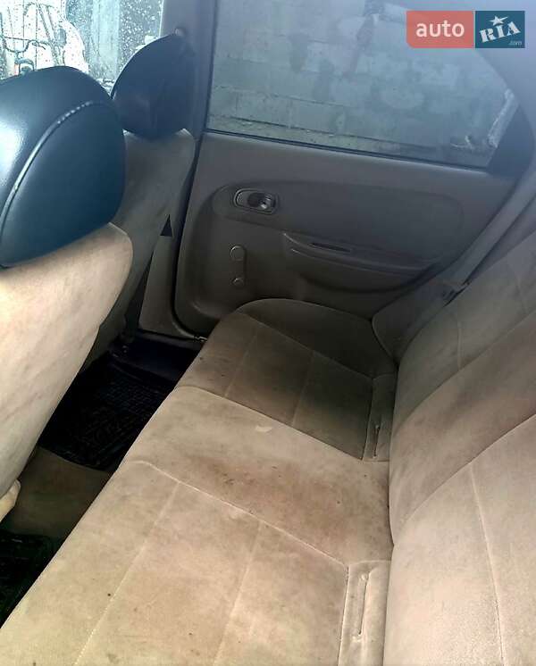 Kia Sephia 2000