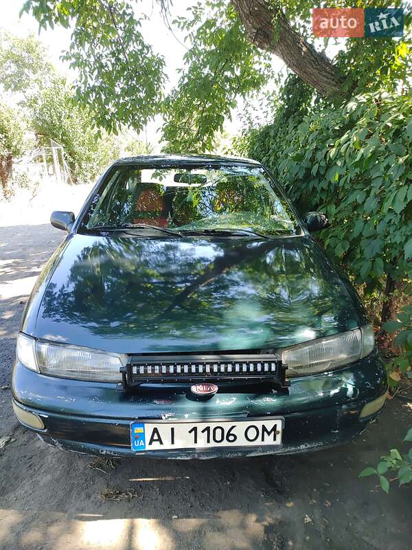 Седан Kia Sephia 1997 в Марганце