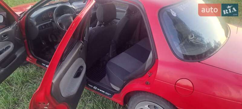 Седан Kia Sephia 1998 в Ромнах