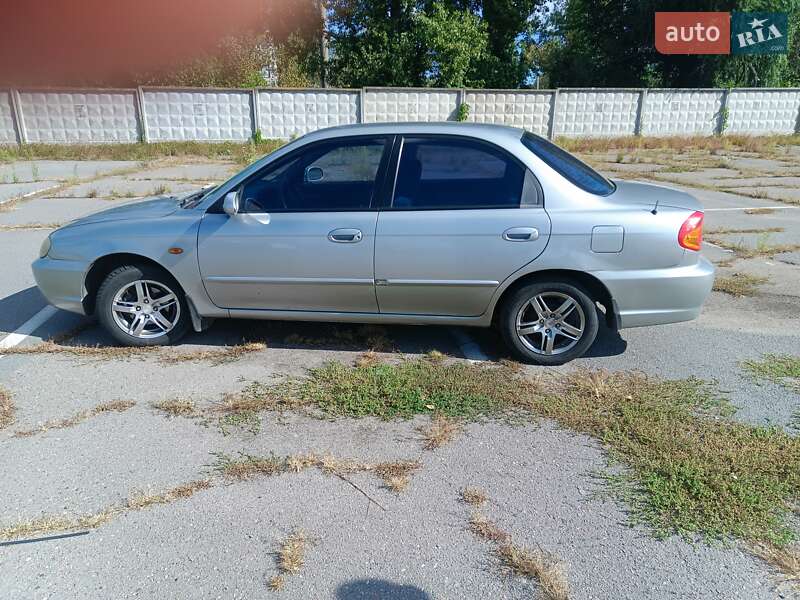 Седан Kia Sephia 2002 в Кременчуге