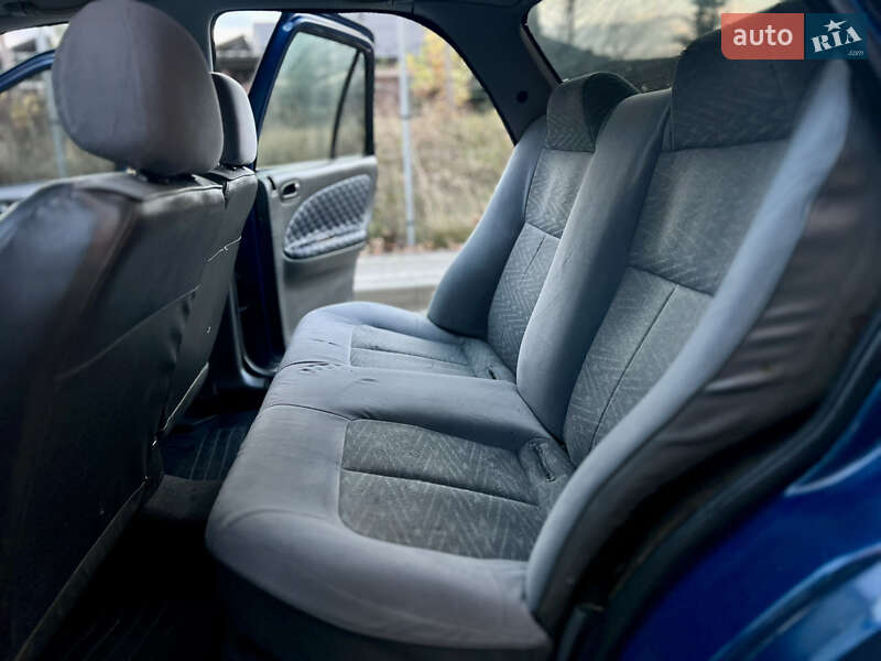 Седан Kia Sephia 1998 в Ивано-Франковске