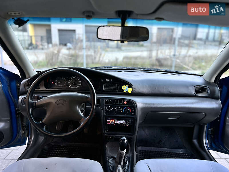 Седан Kia Sephia 1998 в Ивано-Франковске