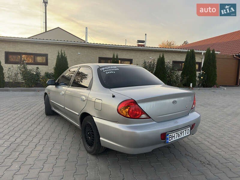 Седан Kia Sephia 2003 в Южном