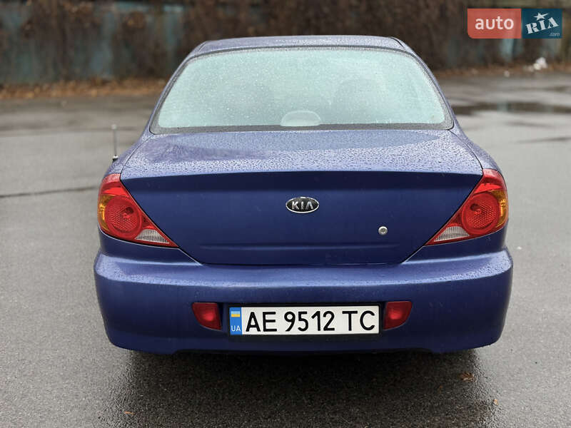 Седан Kia Sephia 2003 в Днепре