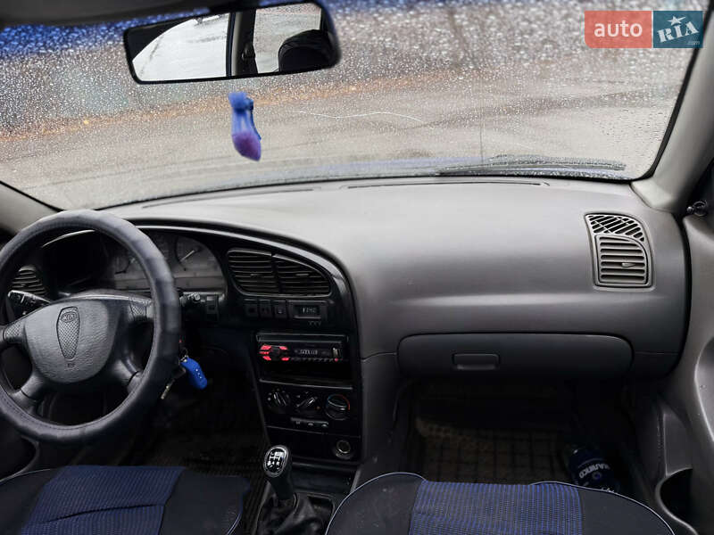 Седан Kia Sephia 2003 в Днепре