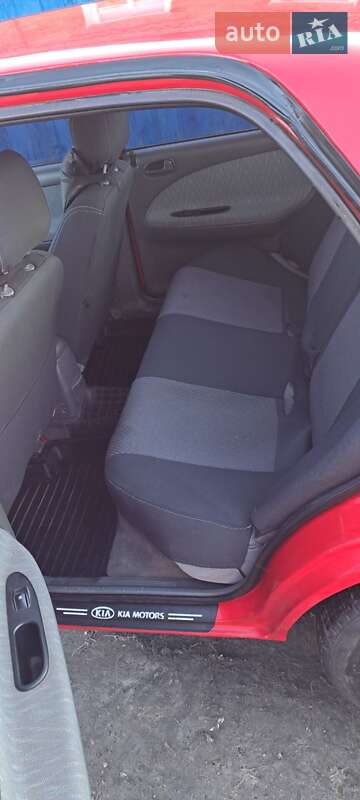 Седан Kia Sephia 1998 в Ромнах