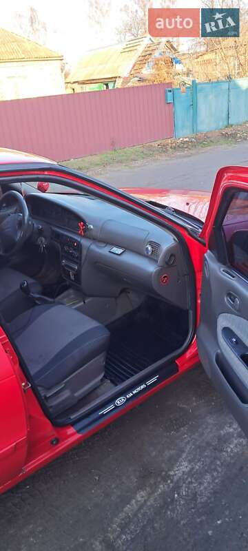 Седан Kia Sephia 1998 в Ромнах