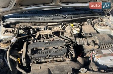 Седан Kia Sephia 2004 в Кривом Роге