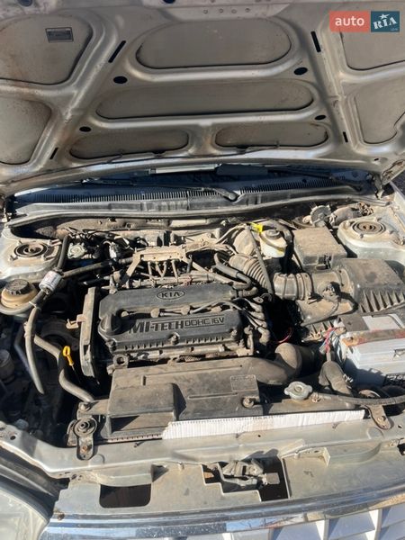 Седан Kia Sephia 2004 в Кривом Роге