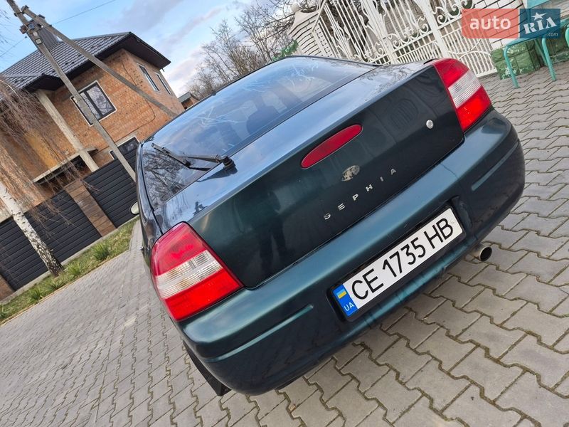 Седан Kia Sephia 2000 в Черновцах