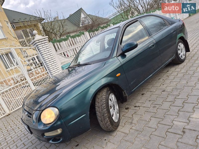 Седан Kia Sephia 2000 в Черновцах