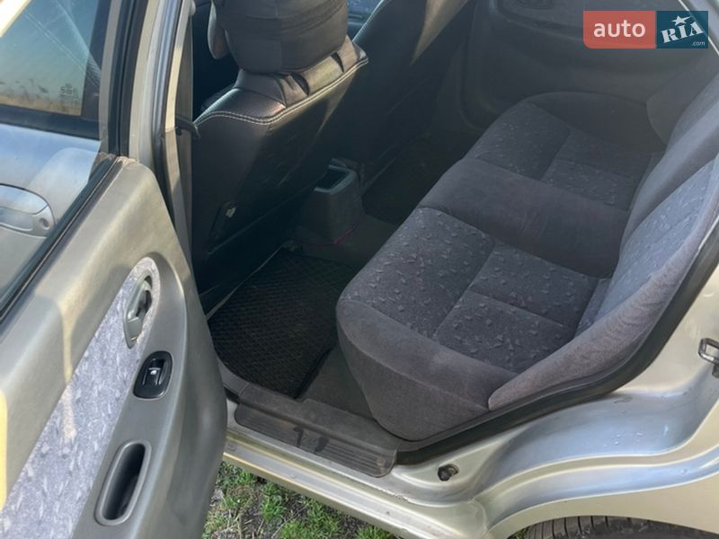 Седан Kia Sephia 2004 в Кривом Роге