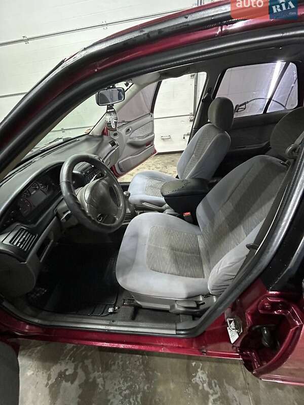 Седан Kia Sephia 1995 в Одессе