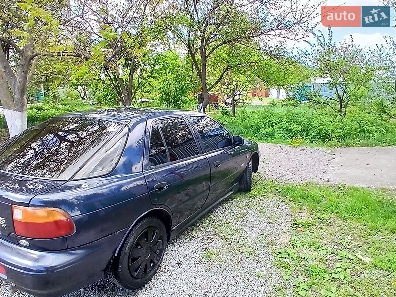 Седан Kia Sephia 1997 в Кагарлыке