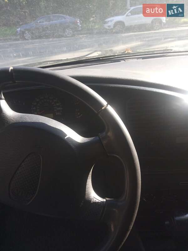 Седан Kia Shuma 2003 в Києві