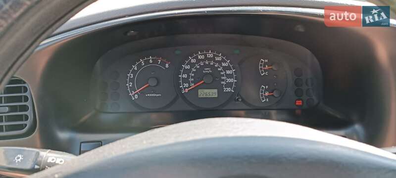 Седан Kia Shuma 2002 в Києві