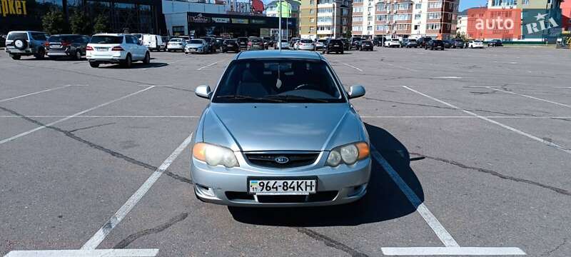 Седан Kia Shuma 2002 в Києві