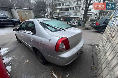 Седан Kia Shuma 2002 в Києві