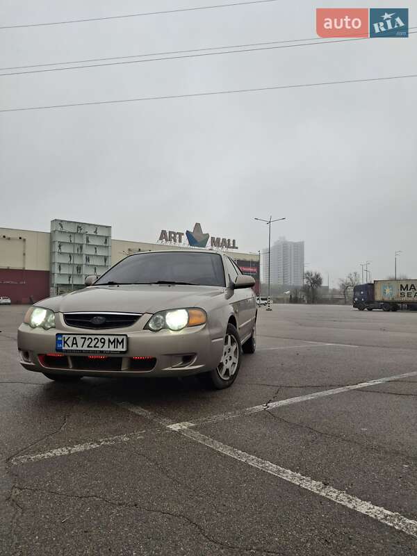 Седан Kia Shuma 2003 в Киеве