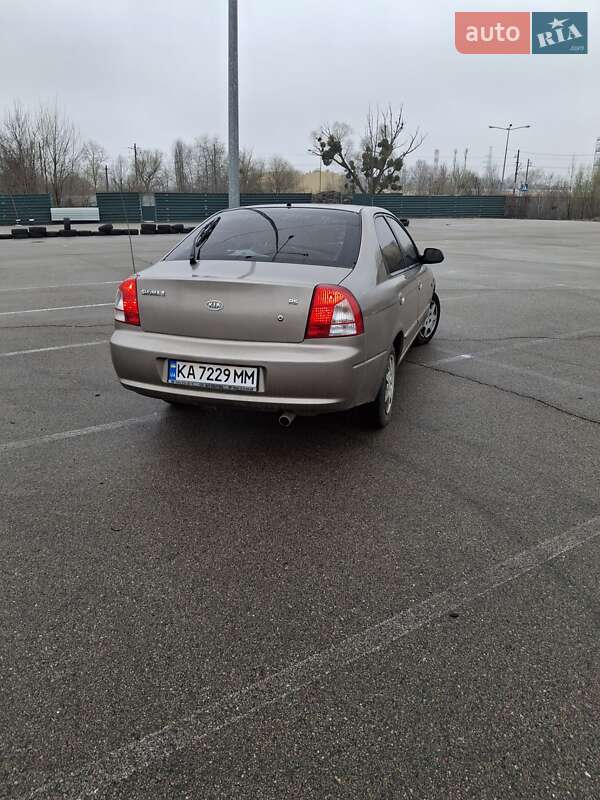 Седан Kia Shuma 2003 в Киеве