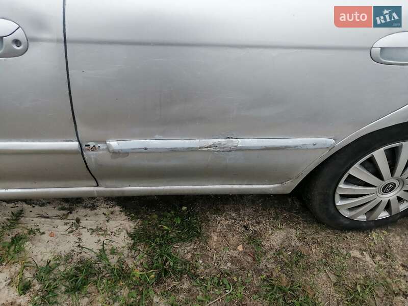 Седан Kia Shuma 2002 в Малині