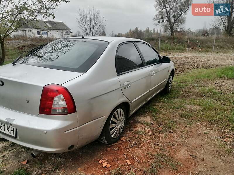 Седан Kia Shuma 2002 в Малині