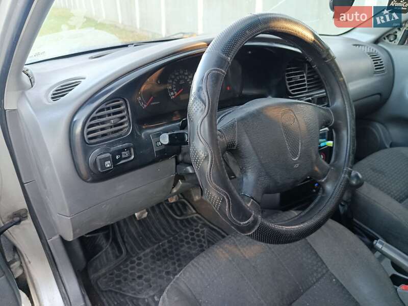 Седан Kia Shuma 2003 в Дунаївцях