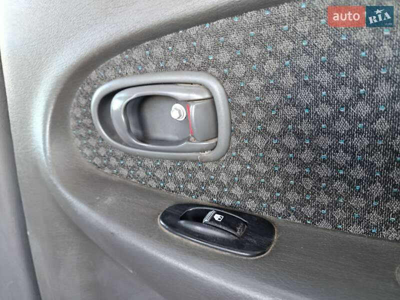 Седан Kia Shuma 2003 в Дунаївцях