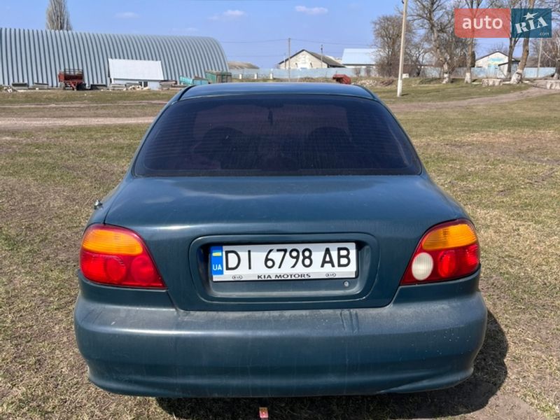 Седан Kia Shuma 2000 в Козове