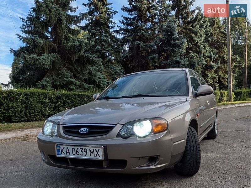 Седан Kia Shuma 2002 в Каменском