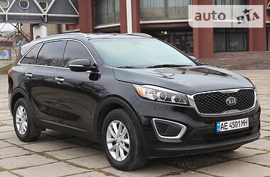 Позашляховик / Кросовер Kia Sorento 2016 в 
