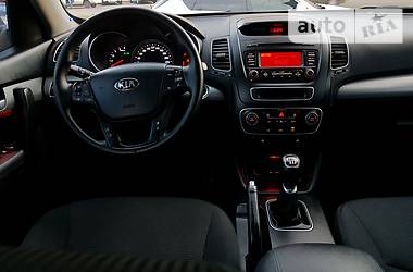 Позашляховик / Кросовер Kia Sorento 2014 в 