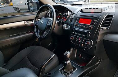 Позашляховик / Кросовер Kia Sorento 2014 в 