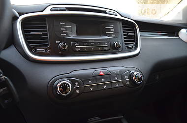 Позашляховик / Кросовер Kia Sorento 2015 в 