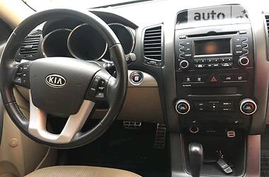 Позашляховик / Кросовер Kia Sorento 2010 в 