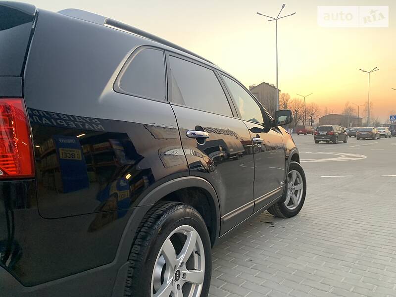 Позашляховик / Кросовер Kia Sorento 2010 в Івано-Франківську