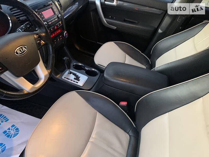 Позашляховик / Кросовер Kia Sorento 2010 в Івано-Франківську