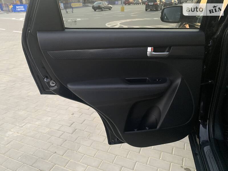Позашляховик / Кросовер Kia Sorento 2010 в Івано-Франківську