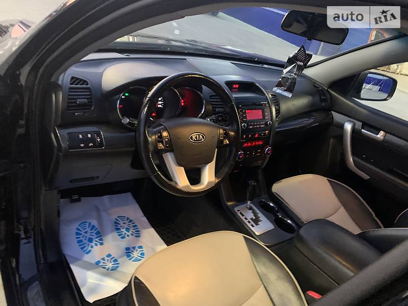 Позашляховик / Кросовер Kia Sorento 2010 в Івано-Франківську